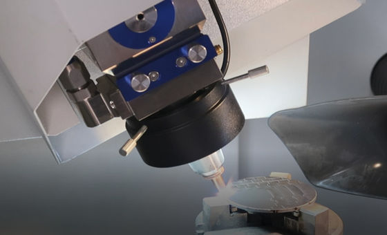 Precyzyjna maszyna do cięcia laserowego włókna CNC 380V-3 fazy-5 przewody 50Hz Zasilanie Samodzielnie opracowany system CNC oparty na oknach